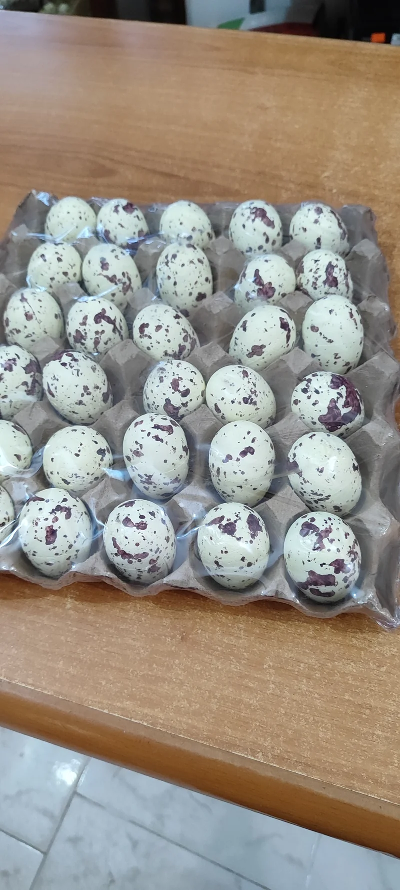 Confezione di uova finte per decorare a 0,70 a confezione