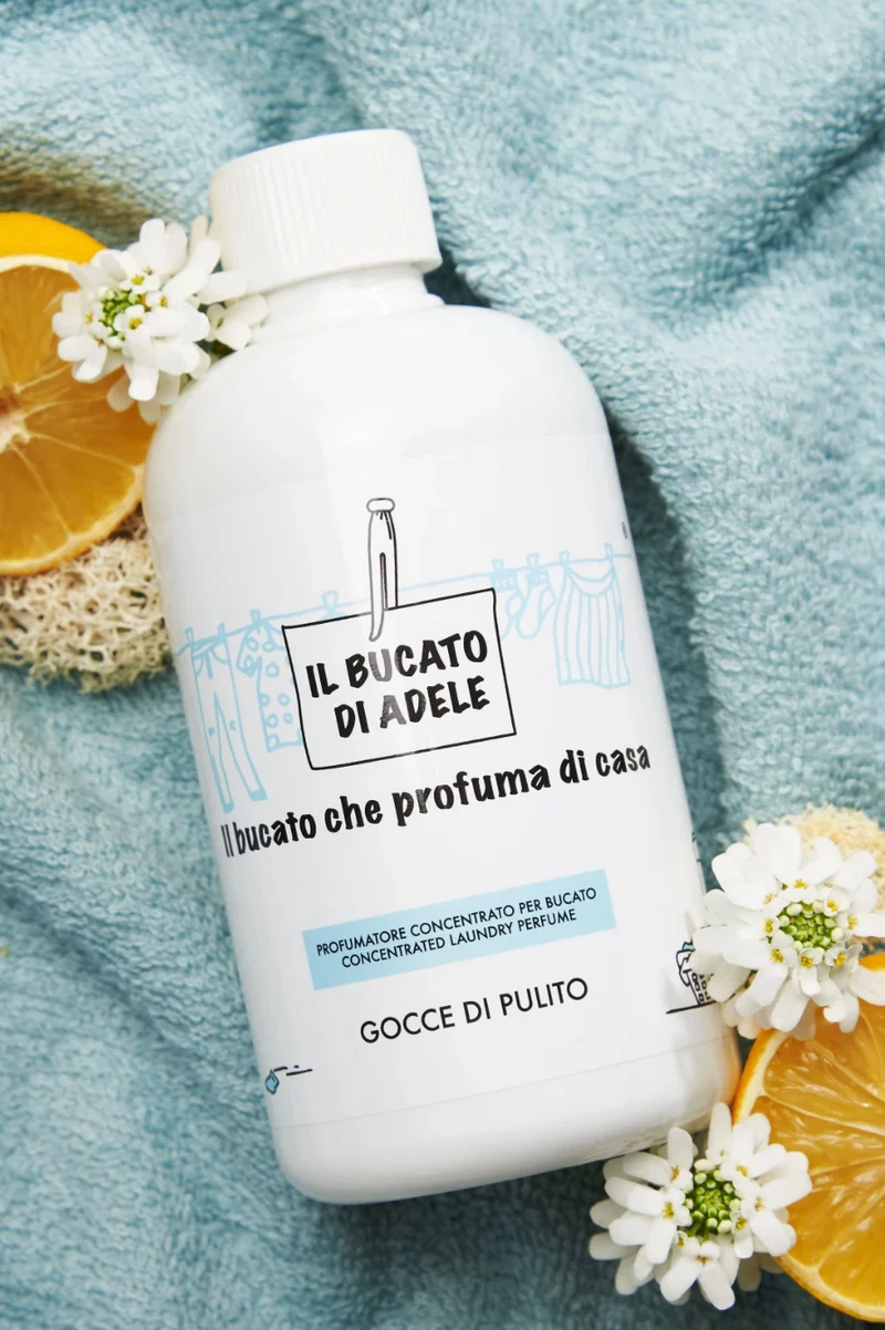 Ⓜ️🔵🔵🔵 IL BUCATO DI ADELE gocce di pulito - [📦🚨Spedizione immediata!🚚💨] Profumatore concentrato per bucato in lavatrice, fragranza "GOCCE DI PULITO", 1 flacone da 500 ml, 🐾💕 NON TESTATO SU ANIMALI 🌱 100% VEGAN, 🇮🇹 MADE IN ITALY