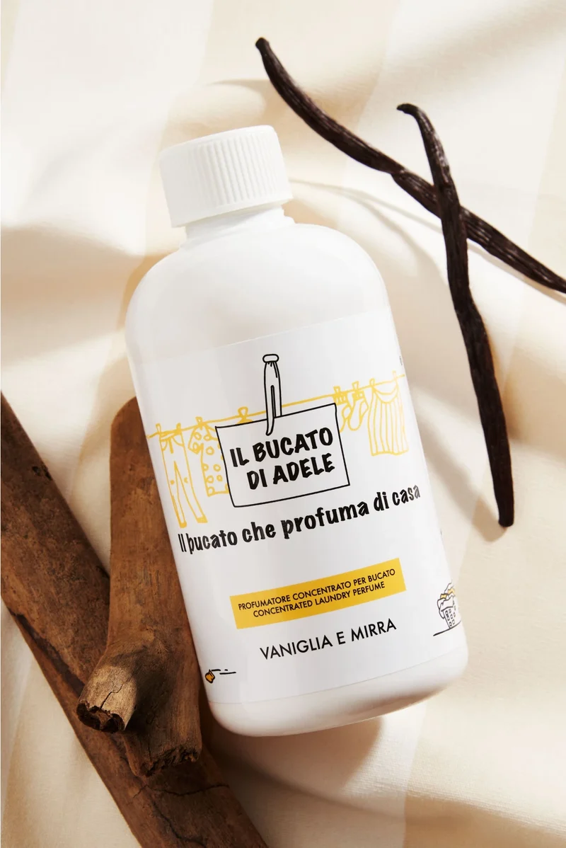 Ⓜ️🔵🔵🔵 IL BUCATO DI ADELE vaniglia e mirra - [📦🚨Spedizione immediata!🚚💨] Profumatore concentrato per bucato in lavatrice, fragranza "VANIGLIA E MIRRA", 1 flacone da 500 ml, 🐾💕 NON TESTATO SU ANIMALI 🌱 100% VEGAN, 🇮🇹 MADE IN ITALY